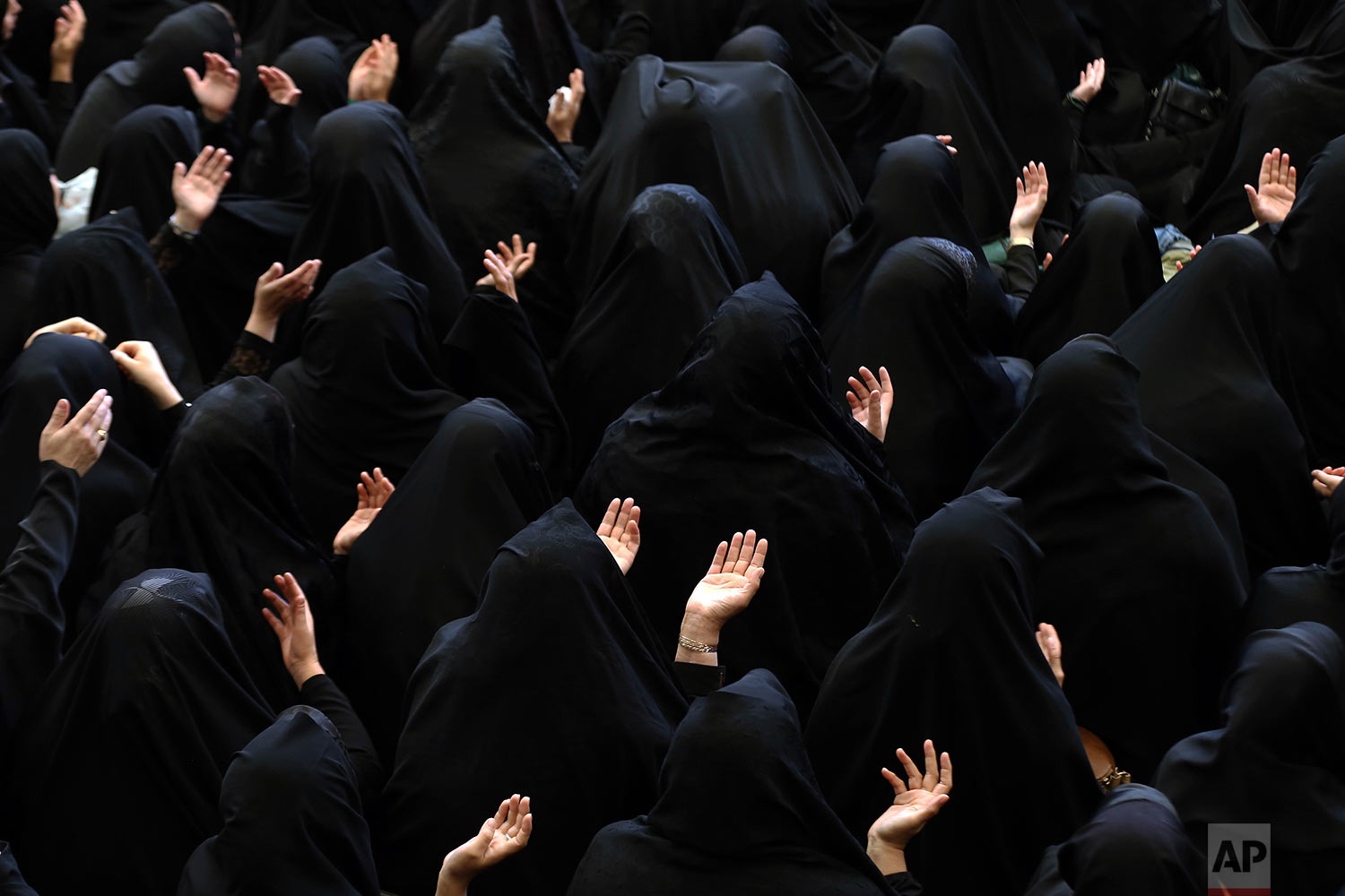  Iranian Shiite Muslim women mourn during a ceremony at Sadat Akhavi mosque in Tehran, Iran, Saturday, Sept. 30, 2017, a day prior to Ashoura, the death anniversary of 7th century Shiite Imam Hussein, the grandson of Prophet Muhammad, who was killed 