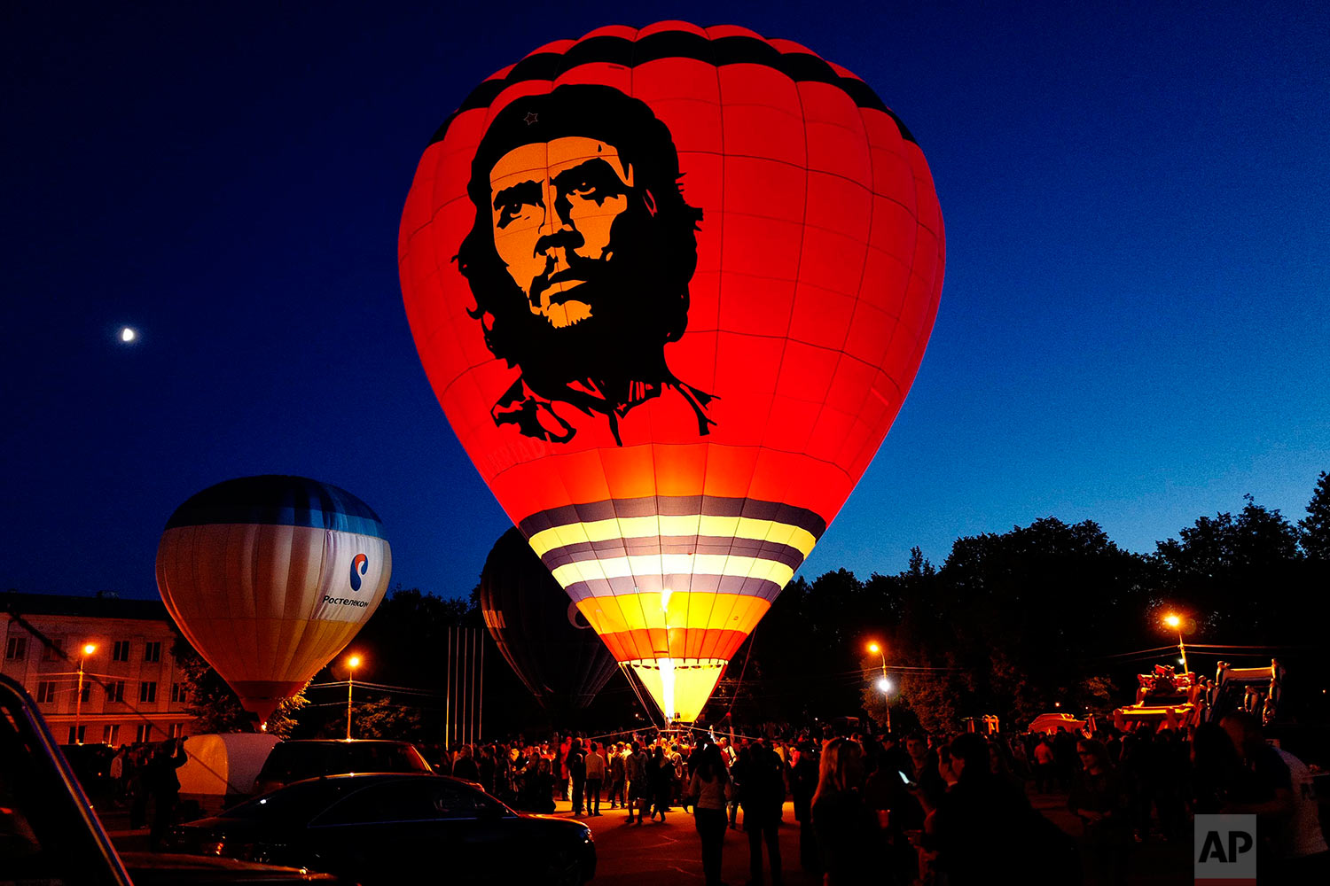  In this photo taken on Monday, June 13, 2016, a hot air balloon with the the image of Argentine revolutionary Che Guevara printed on it's side prepares to lift off during a ballooning festival in Velikiye Luki, Russia . (AP Photo/Maxim Marmur) 