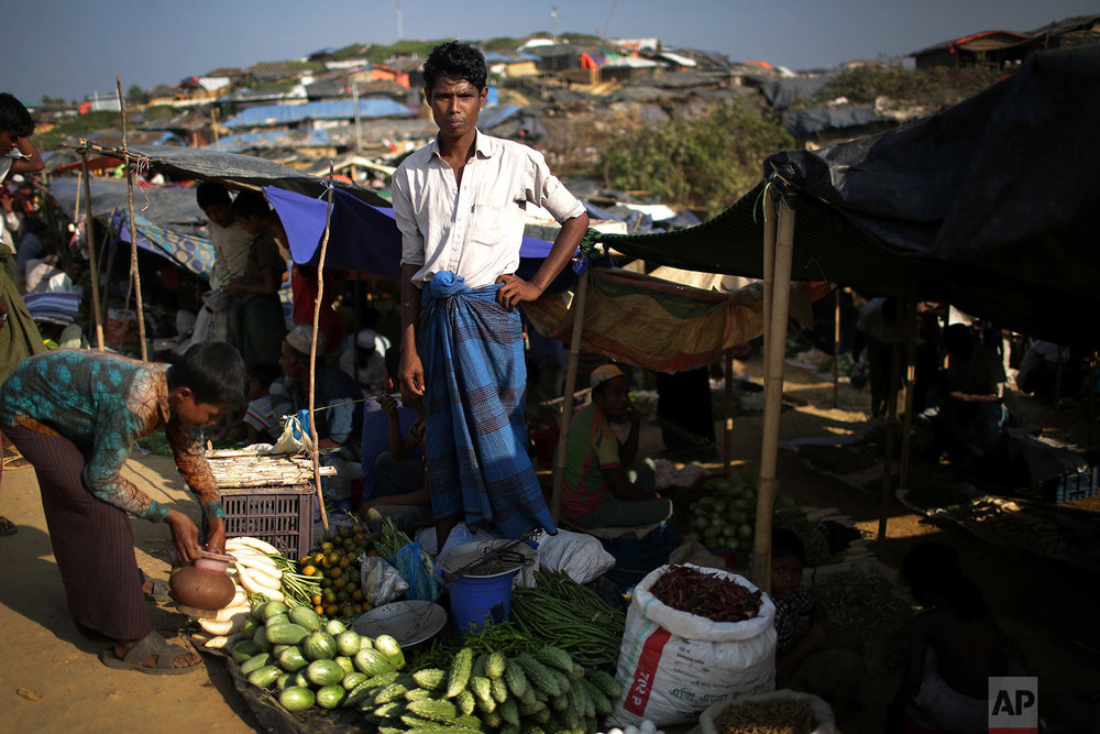  A Rohingya Muslim man sells vegetables at a market on the outskirts of Kutupalong refugee camp, Bangladesh, Tuesday, Nov. 21, 2017. Since late August, more than 620,000 Rohingya have fled Myanmar's Rakhine state into neighboring Bangladesh, seeking 