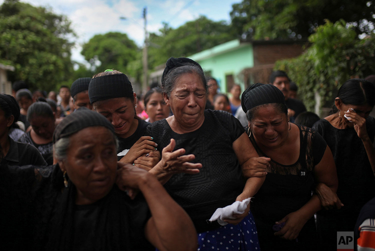 Relatives of 38-year-old earthquake victim, police officer Juan Jimenez Regalado, weep during his funeral in Juchitan, Oaxaca state, Mexico, Sunday, Sept. 10, 2017. An massive 8.1 earthquake struck the center of the Zapotec culture, killing at least 96 people in Chiapas and neighboring Oaxaca. (AP Photo/Felix Marquez)