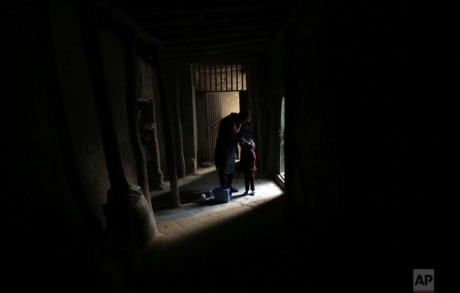 An Afghan health worker gives a vaccination to a child during a polio campaign in the old part of Kabul, Afghanistan, Tuesday, Sept. 26, 2017. (AP Photo/Rahmat Gul)