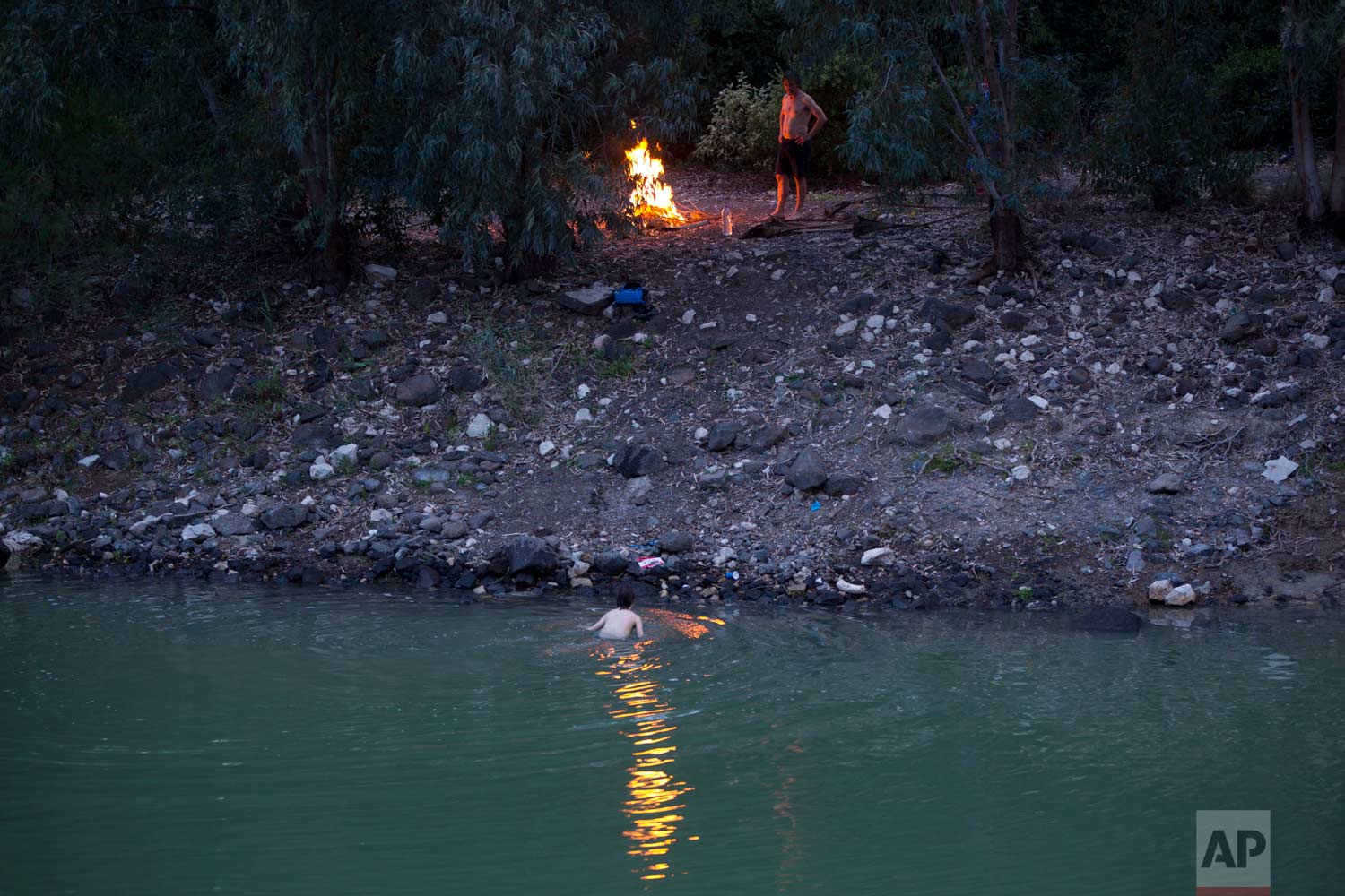  In this Tuesday, April 11, 2017 photo, Israelis camp out on the banks of the Jordan River near the northern Israeli Kibbutz of Kinneret. (AP Photo/Oded Balilty) 