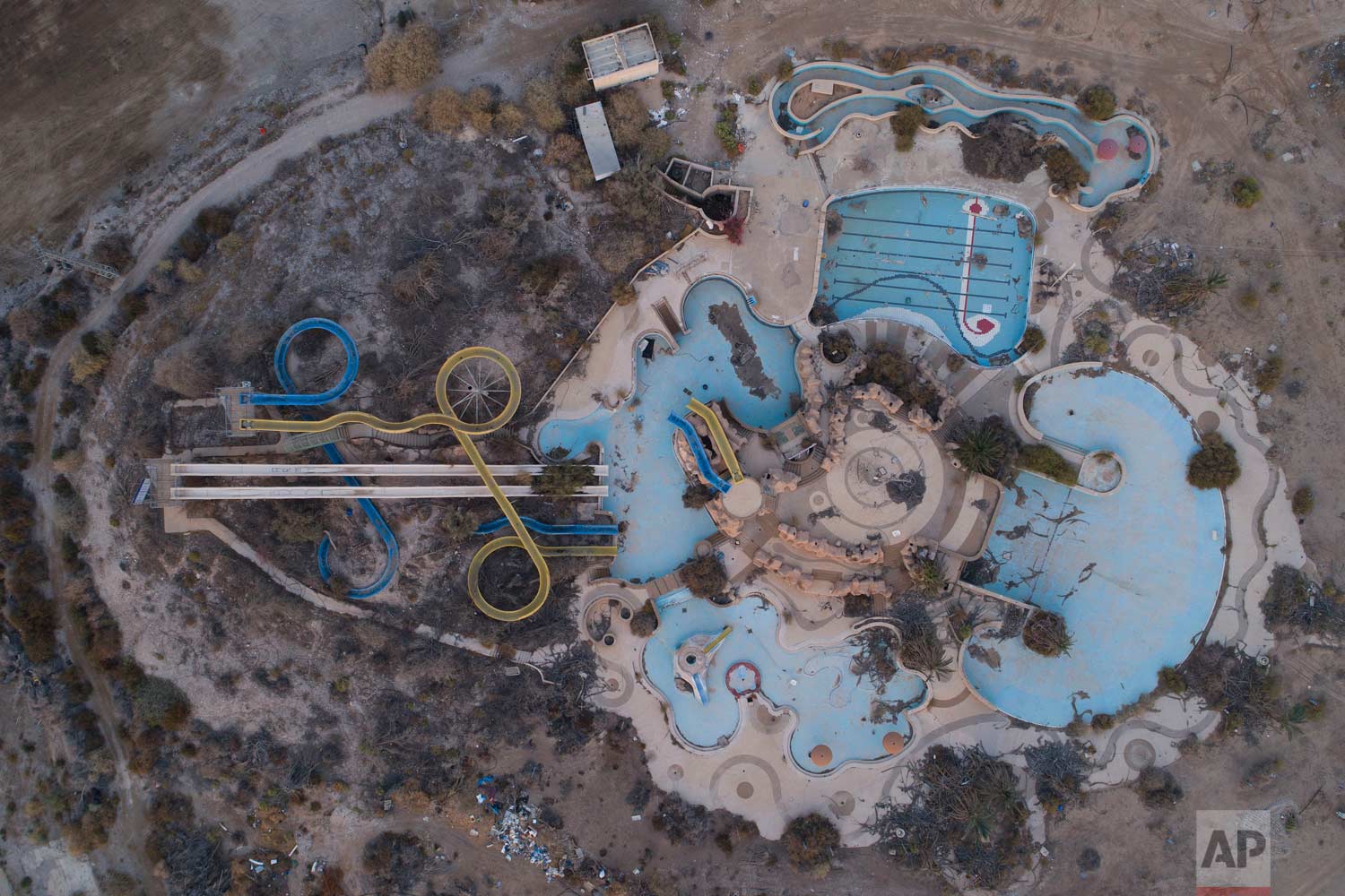  In this Nov. 28, 2017 photo, an aerial view of the abandoned Kalya water park on the Dead Sea shore. (AP Photo/Oded Balilty) 