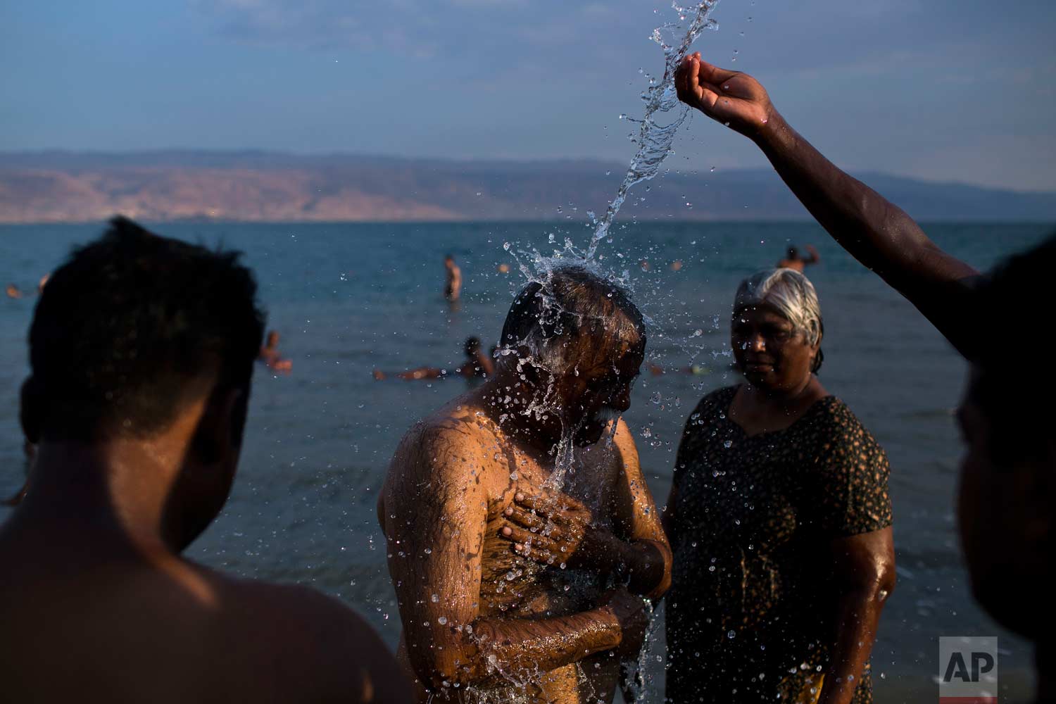  In this Oct. 16, 2017 photo, tourists shower as they enjoy the Dead Sea near Kibbutz Kalya. (AP Photo/Oded Balilty) 