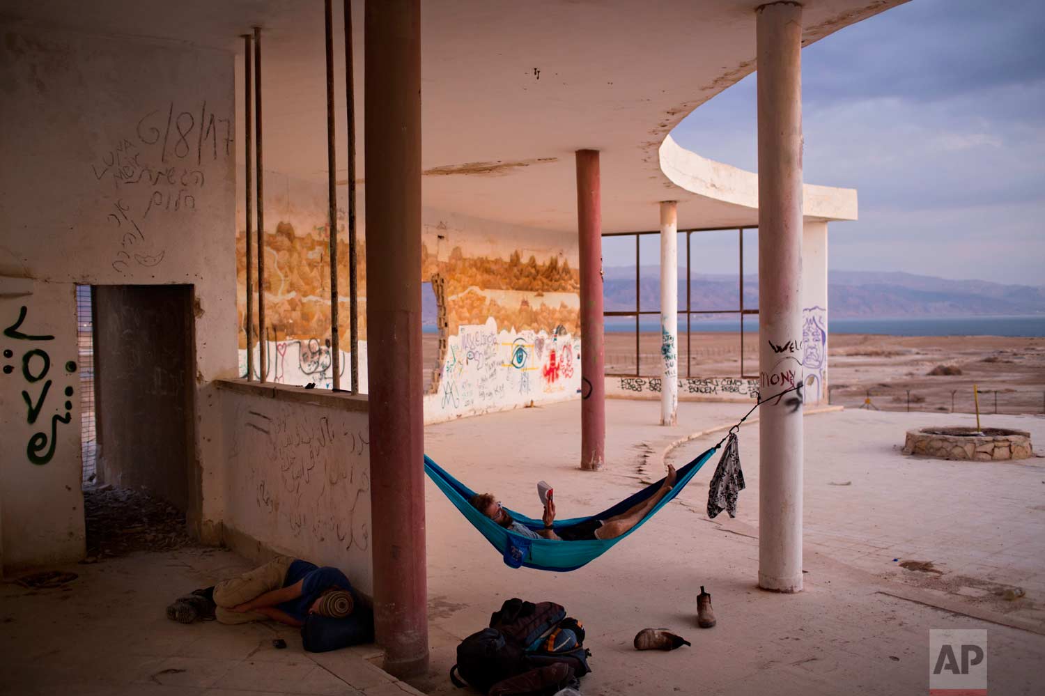  In this Oct. 16, 2017 photo, Israelis camp out in an abandoned restaurant overlooking the Dead Sea near Kibbutz Kalya. (AP Photo/Oded Balilty) 