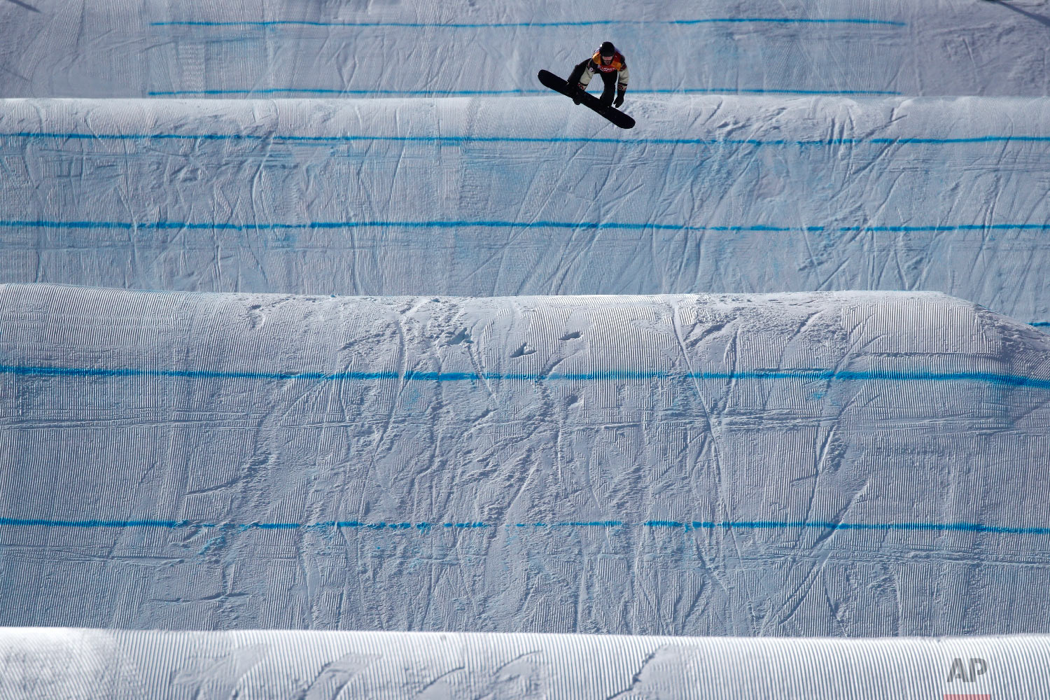  Max Parrot, of Canada, jumps during the men's slopestyle final at Phoenix Snow Park at the 2018 Winter Olympics in Pyeongchang, South Korea, Sunday, Feb. 11, 2018. (AP Photo/Jae C. Hong) 