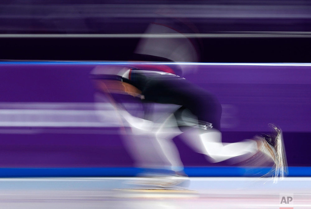  Brittany Bowe of the U.S. competes during the women's 1,000 meters speedskating race at the Gangneung Oval at the 2018 Winter Olympics in Gangneung, South Korea, Wednesday, Feb. 14, 2018. (AP Photo/John Locher) 