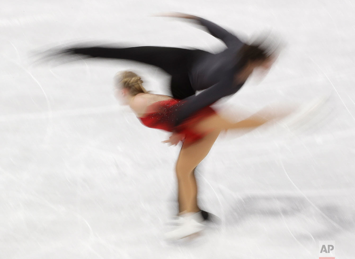  Julianne Seguin and Charlie Bilodeau, of Canada, perform in the pairs free skate figure skating final in the Gangneung Ice Arena at the 2018 Winter Olympics in Gangneung, South Korea, Thursday, Feb. 15, 2018. (AP Photo/David J. Phillip) 