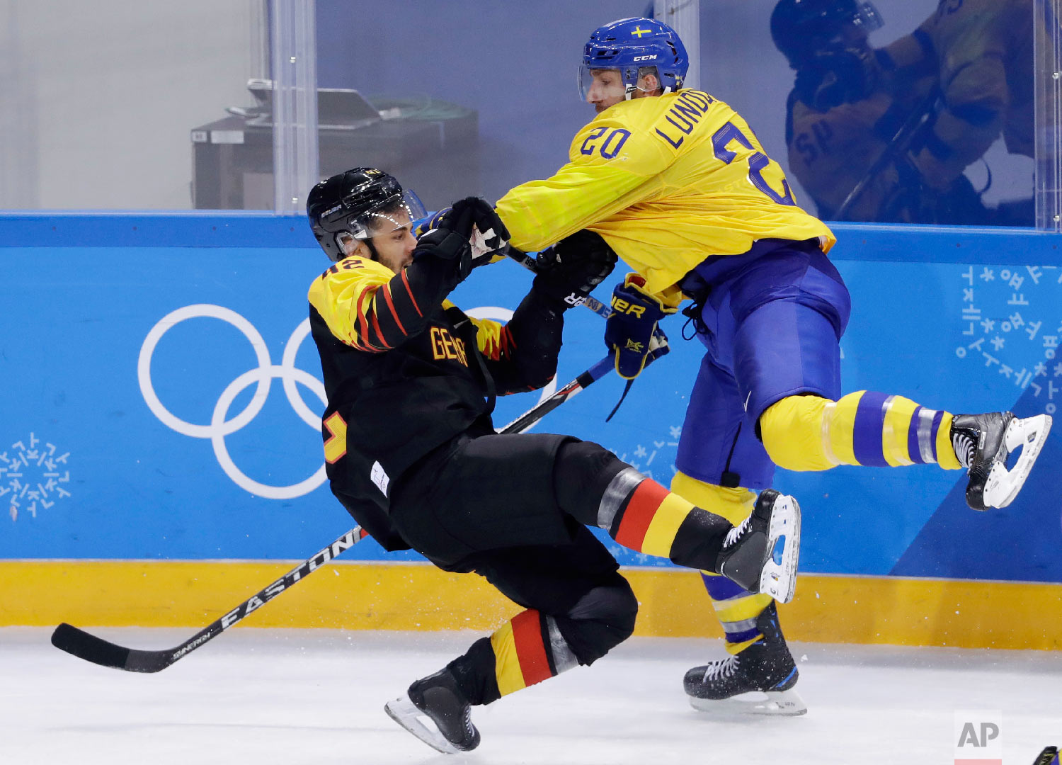  Joel Lundqvist (20), of Sweden, and Yasin Ehliz (42), of Germany, collide during the third period of a preliminary round men's hockey game at the 2018 Winter Olympics, Friday, Feb. 16, 2018, in Gangneung, South Korea. Sweden won 1-0. (AP Photo/Matt 