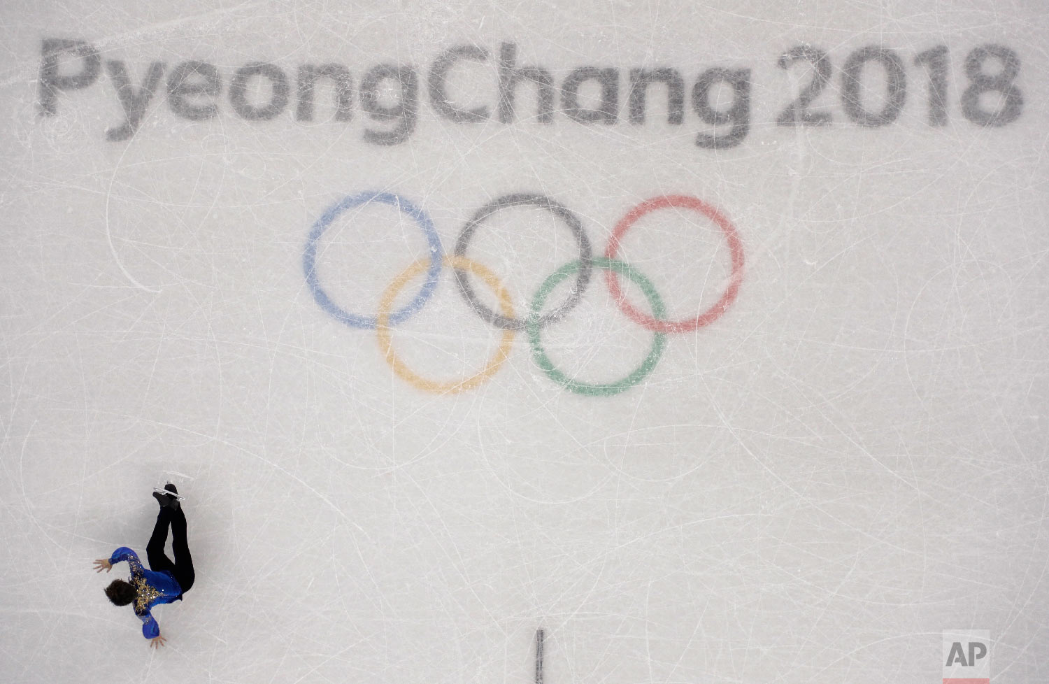  Shoma Uno of Japan falls during the men's free figure skating final in the Gangneung Ice Arena at the 2018 Winter Olympics in Gangneung, South Korea, Saturday, Feb. 17, 2018. (AP Photo/Morry Gash) 