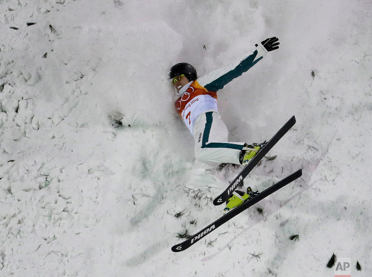 Laura Peel, of Australia, crashes during the women's freestyle aerial final at Phoenix Snow Park at the 2018 Winter Olympics in Pyeongchang, South Korea, Friday, Feb. 16, 2018. (AP Photo/Lee Jin-man) 