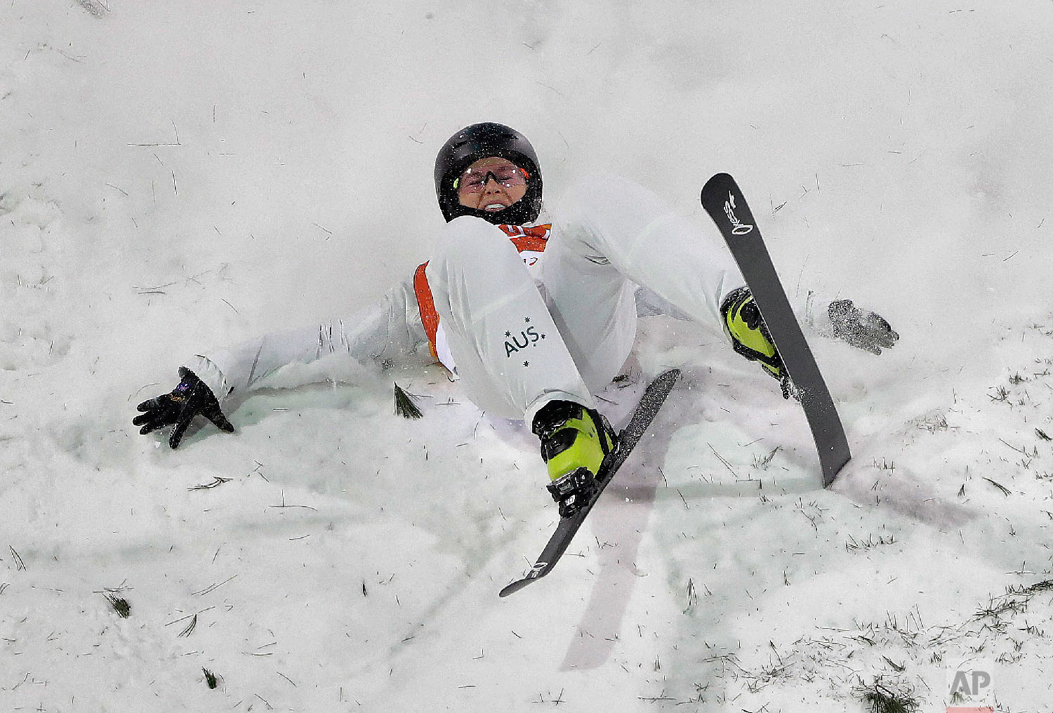  Danielle Scott, of Australia, crashes during the women's freestyle aerial final at Phoenix Snow Park at the 2018 Winter Olympics in Pyeongchang, South Korea, Friday, Feb. 16, 2018. (AP Photo/Gregory Bull) 