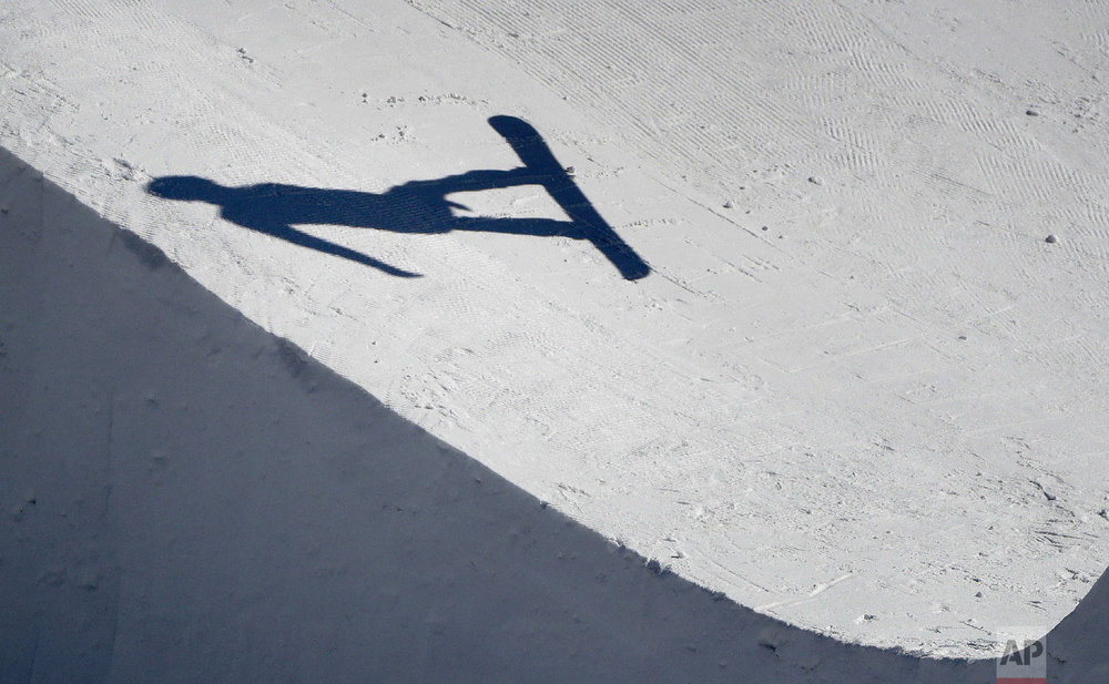  Jerome Lymann, of Switzerland, jumps during the men's snowboard cross seeding run at Phoenix Snow Park at the 2018 Winter Olympics in Pyeongchang, South Korea, Thursday, Feb. 15, 2018. (AP Photo/Gregory Bull) 