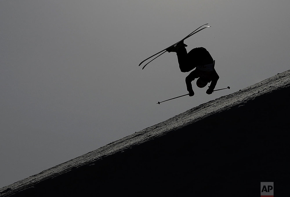  Christian Nummedal, of Norway, jumps during the men's slopestyle qualifying at Phoenix Snow Park at the 2018 Winter Olympics in Pyeongchang, South Korea, Sunday, Feb. 18, 2018. (AP Photo/Kin Cheung) 