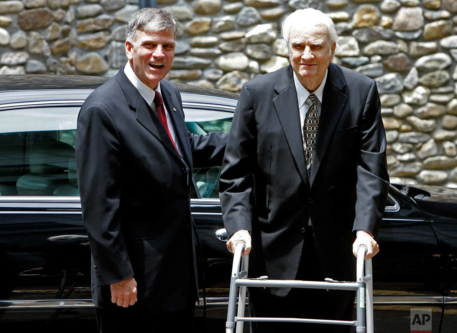 Billy Graham, right, arrives with his son, Franklin Graham, left, for a memorial service for Ruth Graham in Montreat, N.C., Saturday, June 16, 2007. (AP Photo/Chuck Burton)