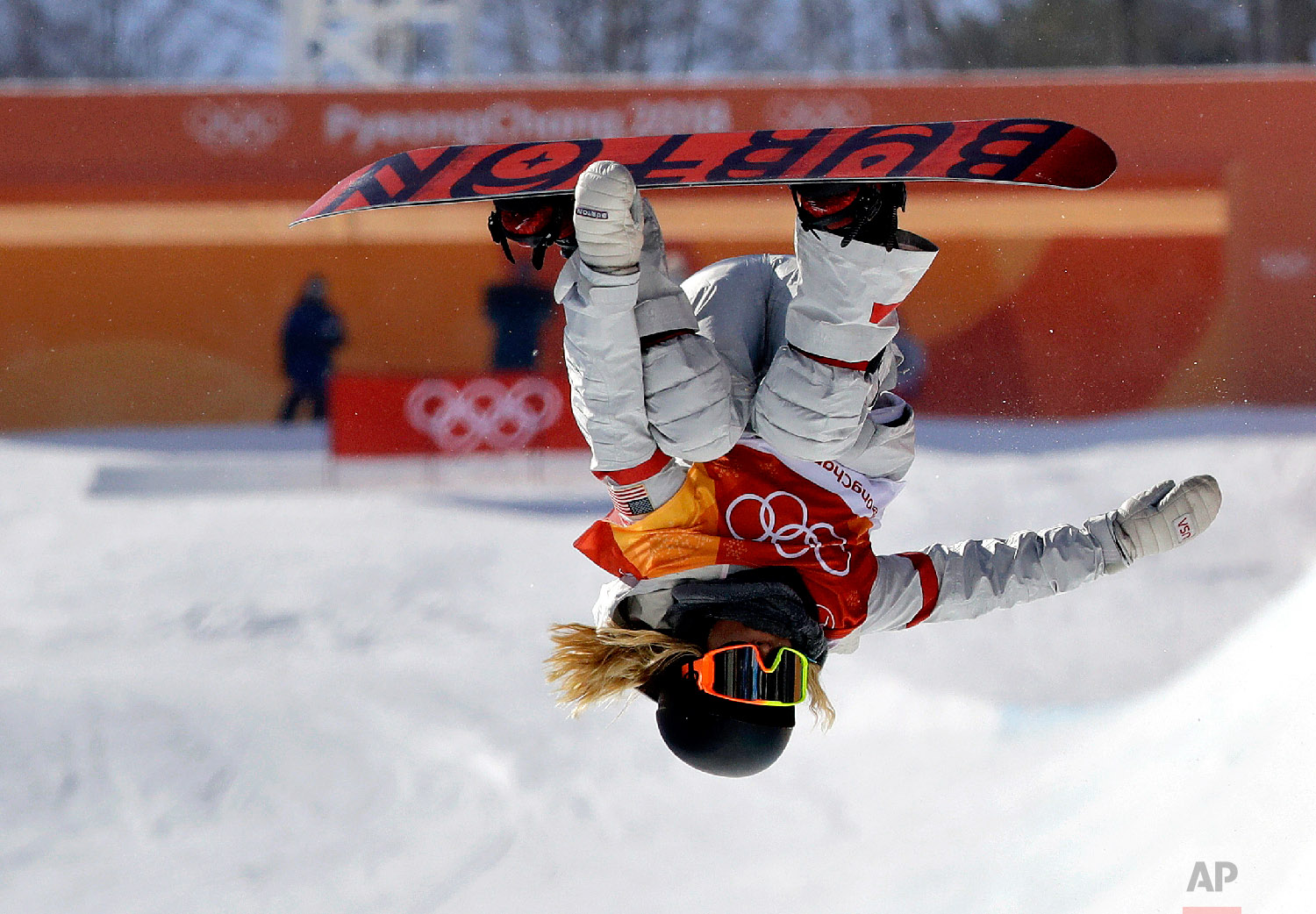  Chloe Kim, of the United States, jumps during the women's halfpipe finals at Phoenix Snow Park at the 2018 Winter Olympics in Pyeongchang, South Korea, Tuesday, Feb. 13, 2018. (AP Photo/Lee Jin-man) 