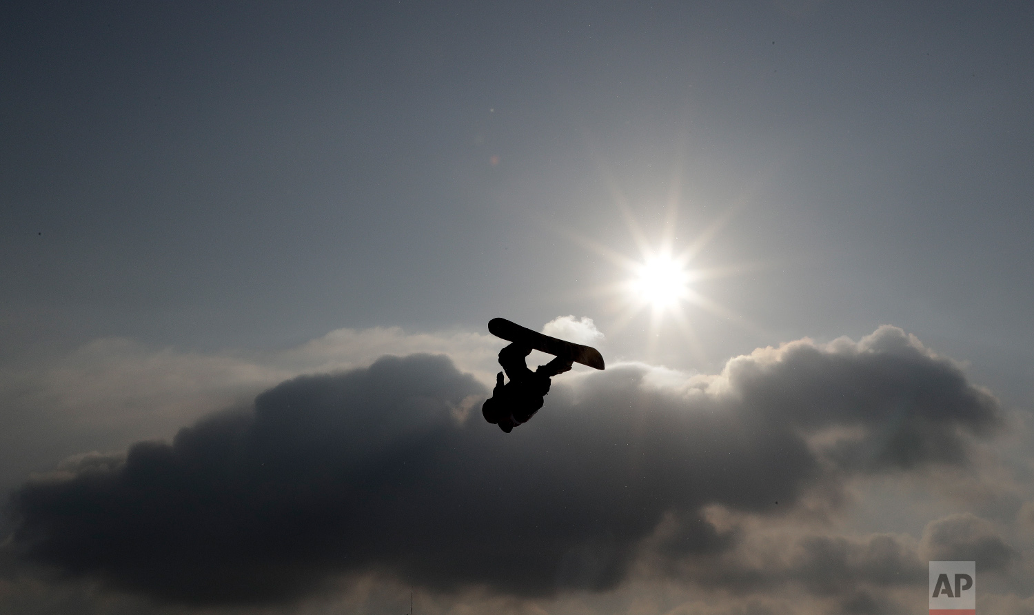  Miyabi Onitsuka, of Japan, jumps warm ups for during the women's Big Air snowboard final at the 2018 Winter Olympics in Pyeongchang, South Korea, Thursday, Feb. 22, 2018. (AP Photo/Matthias Schrader) 