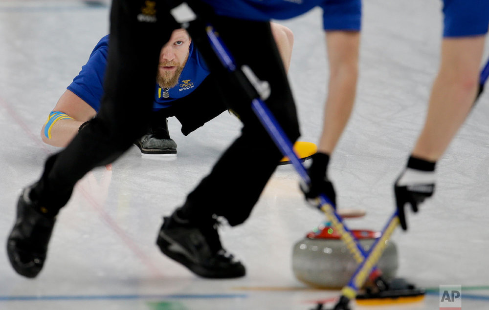  Sweden's skip Niklas Edin watches his teammates sweep the ice during the men's final curling match against United States at the 2018 Winter Olympics in Gangneung, South Korea, Saturday, Feb. 24, 2018. (AP Photo/Natacha Pisarenko) 
