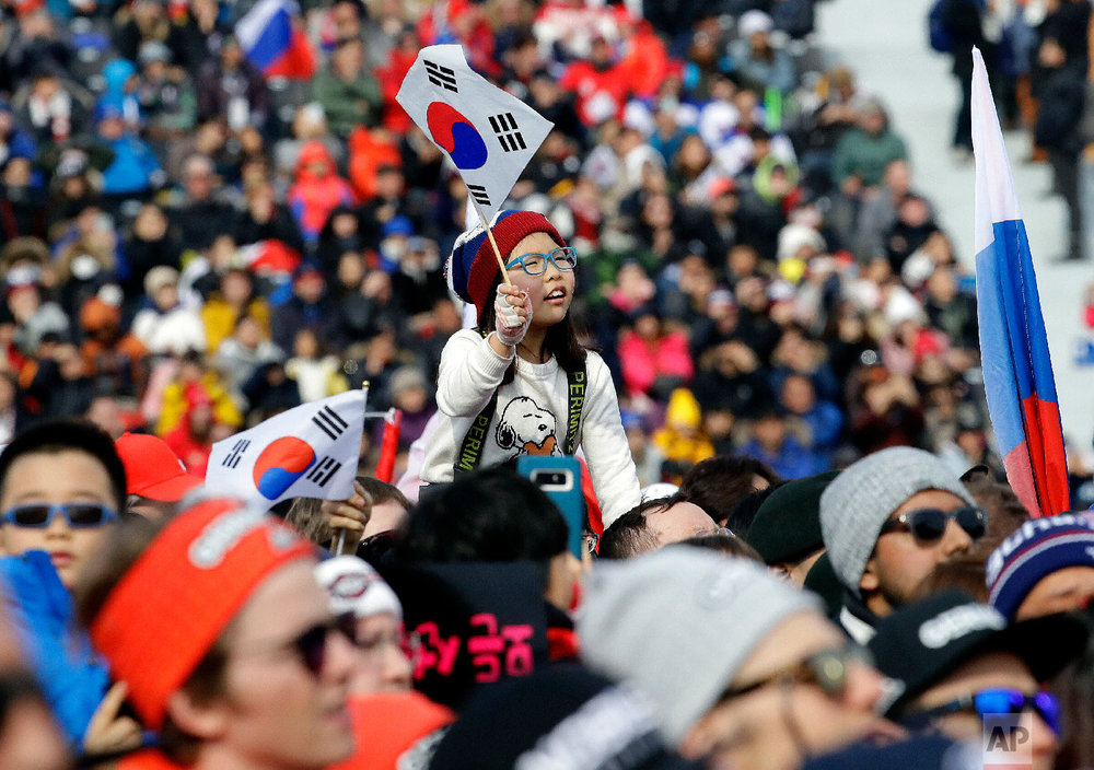  A fan of silver medal winner Lee Sangho, of South Korea, waves a Korean flag during the men's parallel giant slalom semifinal at Phoenix Snow Park at the 2018 Winter Olympics in Pyeongchang, South Korea, Saturday, Feb. 24, 2018. (AP Photo/Lee Jin-ma