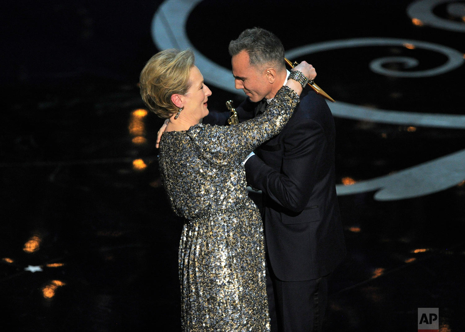  Meryl Streep, left, presents the award for best actor in a leading role to Daniel Day-Lewis for "Lincoln" during the Oscars at the Dolby Theatre on Sunday Feb. 24, 2013, in Los Angeles.  (Photo by Chris Pizzello/Invision/AP) 