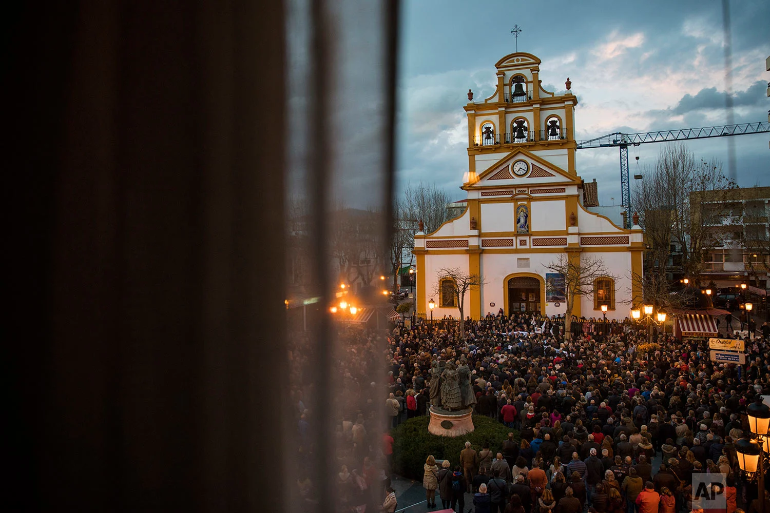 Residents protest to demand more resources to fight drug trafficking. (AP Photo/Emilio Morenatti)