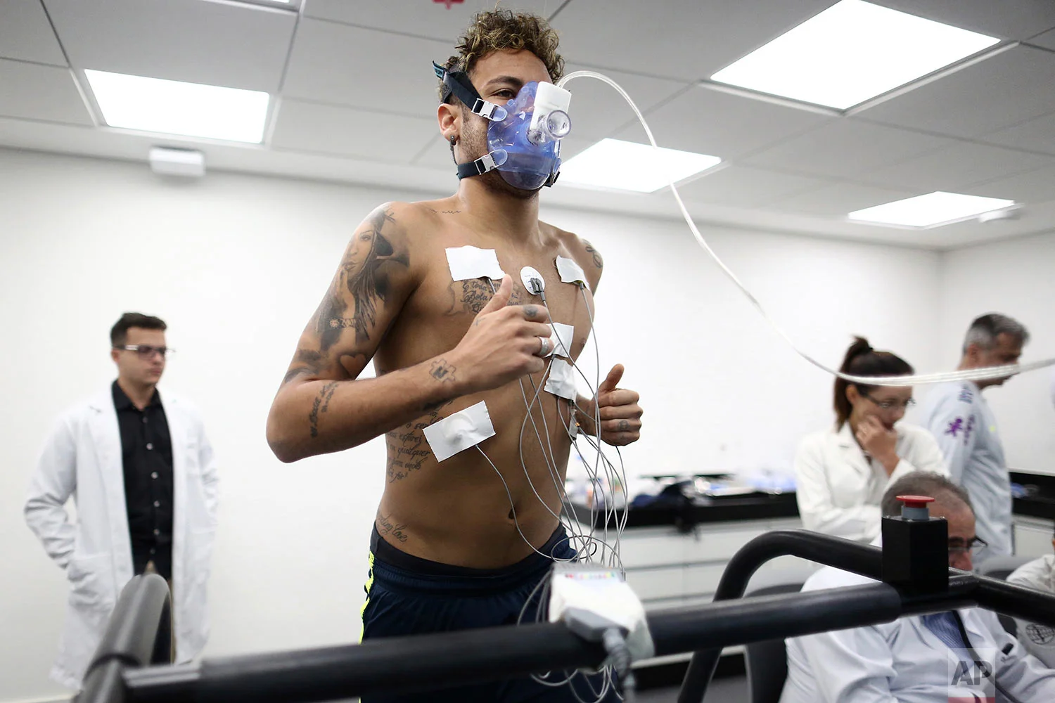 In this photo released by the Brazilian Football Confederation, CBF, Brazil's soccer player Neymar undergoes physical and medical exams at the Granja Comary training center, in Teresopolis, Brazil, Tuesday, May 22, 2018. Neymar will be expected to play about 45 minutes of the friendly against Croatia in Liverpool on June 3, the first of two for Brazil before the World Cup. (Lucas Figueiredo/CBF via AP)