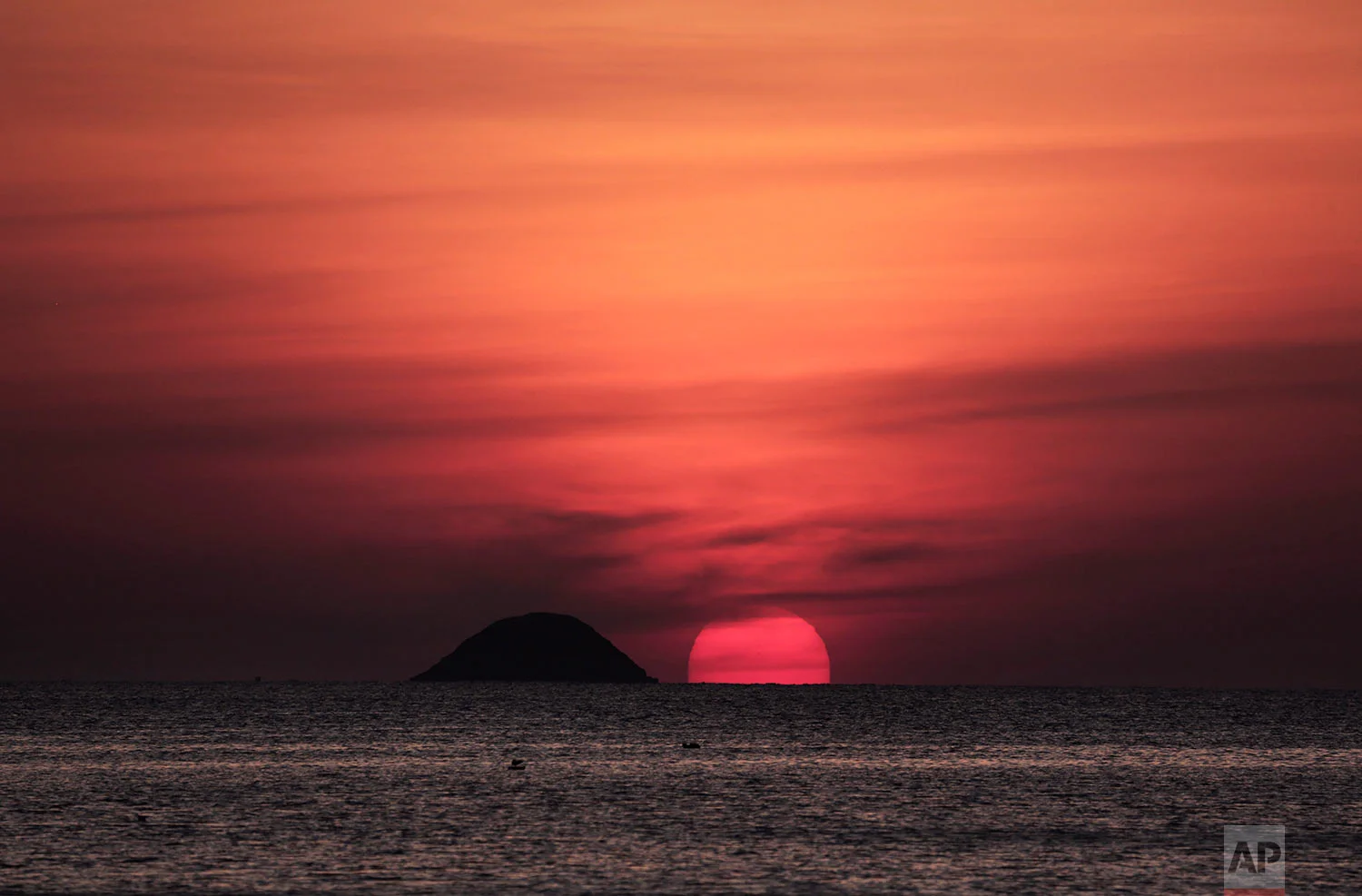 The sun sets in Aden, Yemen. (AP Photo/Nariman El-Mofty)