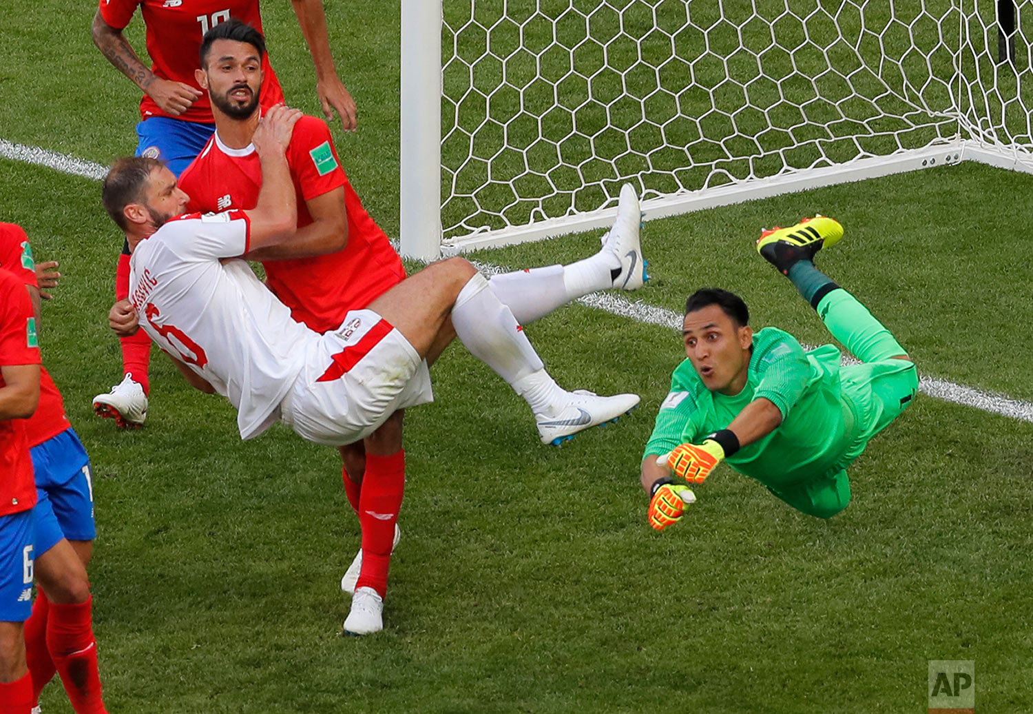  Serbia's Branislav Ivanovic, left, tries to score past Costa Rica goalkeeper Keylor Navas during the group E match between Costa Rica and Serbia at the 2018 soccer World Cup in the Samara Arena in Samara, Russia, Sunday, June 17, 2018. (AP Photo/Vad