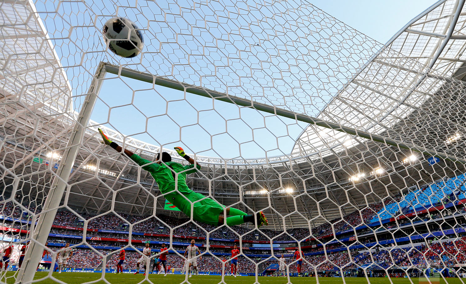  Costa Rica goalkeeper Keylor Navas fails to stop Serbia's Aleksandar Kolarov scoring the opening goal during the group E match between Costa Rica and Serbia at the 2018 soccer World Cup in the Samara Arena in Samara, Russia, Sunday, June 17, 2018. (