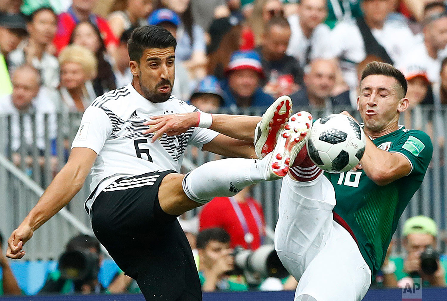  Germany's Sami Khedira, left, and Mexico's Hector Herrera challenge for the ball during the group F match between Germany and Mexico at the 2018 soccer World Cup in the Luzhniki Stadium in Moscow, Russia, Sunday, June 17, 2018. (AP Photo/Matthias Sc