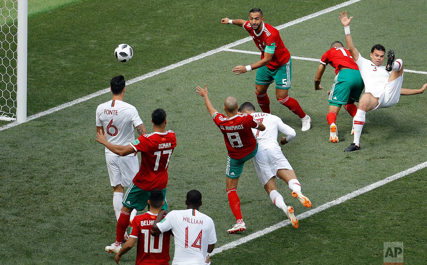  Portugal's Cristiano Ronaldo, center, heads the ball to score the opening goal during the group B match between Portugal and Morocco at the 2018 soccer World Cup in the Luzhniki Stadium in Moscow, Russia, Wednesday, June 20, 2018. (AP Photo/Victor C