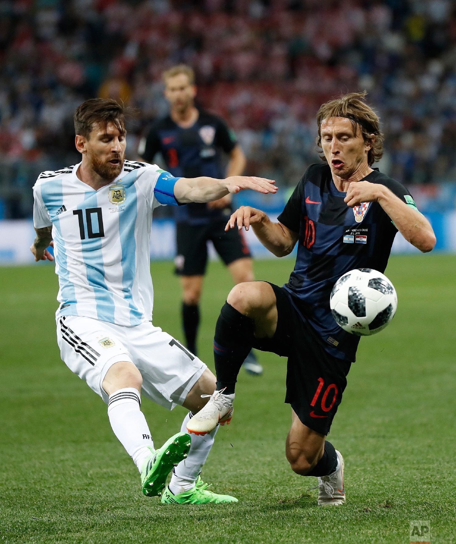 Argentina's Lionel Messi, left, and Croatia's Luka Modric fight for the ball during the group D match between Argentina and Croatia at the 2018 soccer World Cup in Nizhny Novgorod Stadium in Nizhny Novgorod, Russia, Thursday, June 21, 2018. (AP Photo/Petr David Josek)