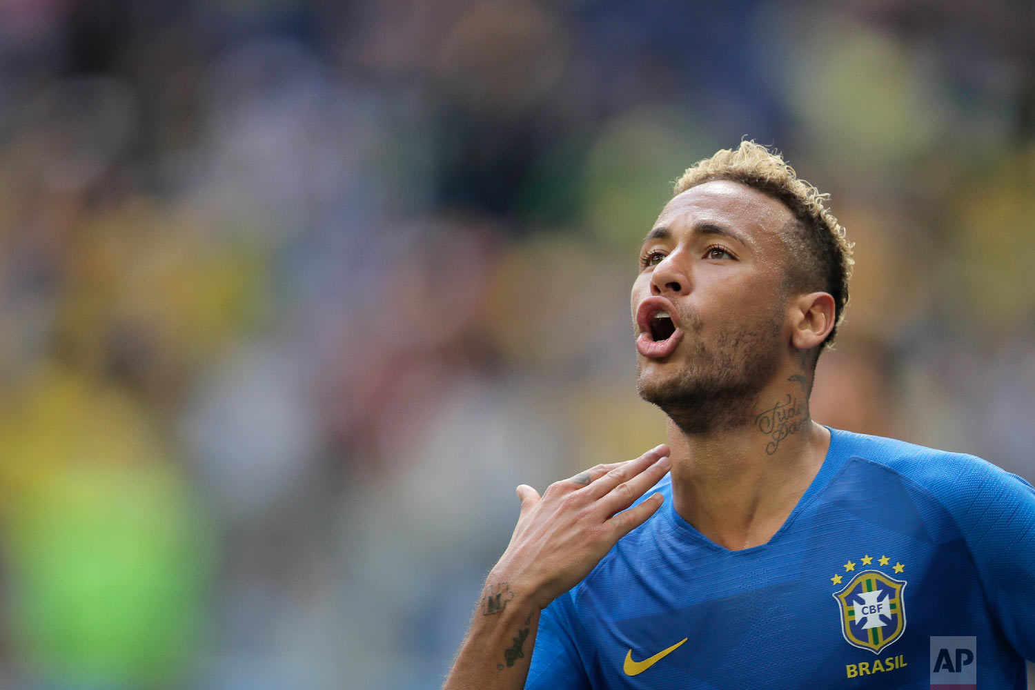 Brazil's Neymar celebrates after scoring his side's second goal during the group E match between Brazil and Costa Rica at the 2018 soccer World Cup in the St. Petersburg Stadium in St. Petersburg, Russia, Friday, June 22, 2018. (AP Photo/Dmitri Lovetsky)