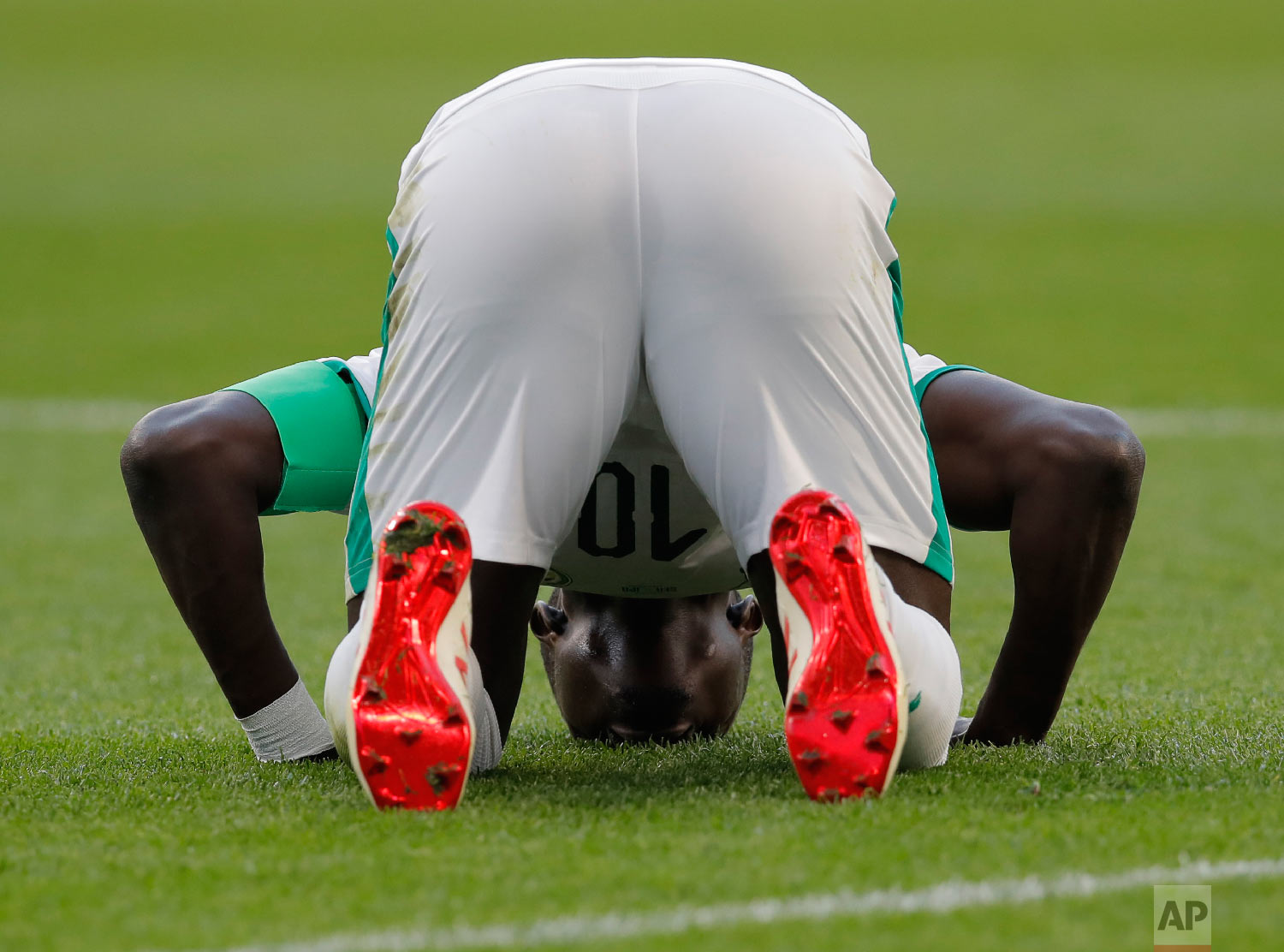 Senegal's Sadio Mane celebrates hs side's opening goal during the group H match between Japan and Senegal at the 2018 soccer World Cup at the Yekaterinburg Arena in Yekaterinburg , Russia, Sunday, June 24, 2018. (AP Photo/Vadim Ghirda)