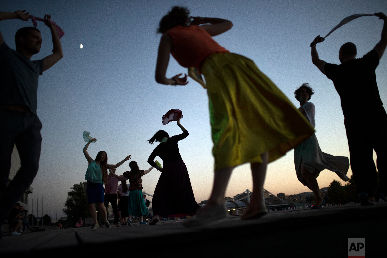 People perform Argentinian dances at the Moskva riverside in Moscow, Russia on June 20, 2018. (AP Photo/Francisco Seco)