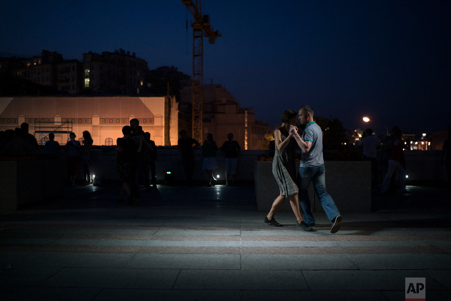  A couple dances tango on a bridge in central Moscow, during the 2018 soccer World Cup in Russia on June 22, 2018. (AP Photo/Felipe Dana) 