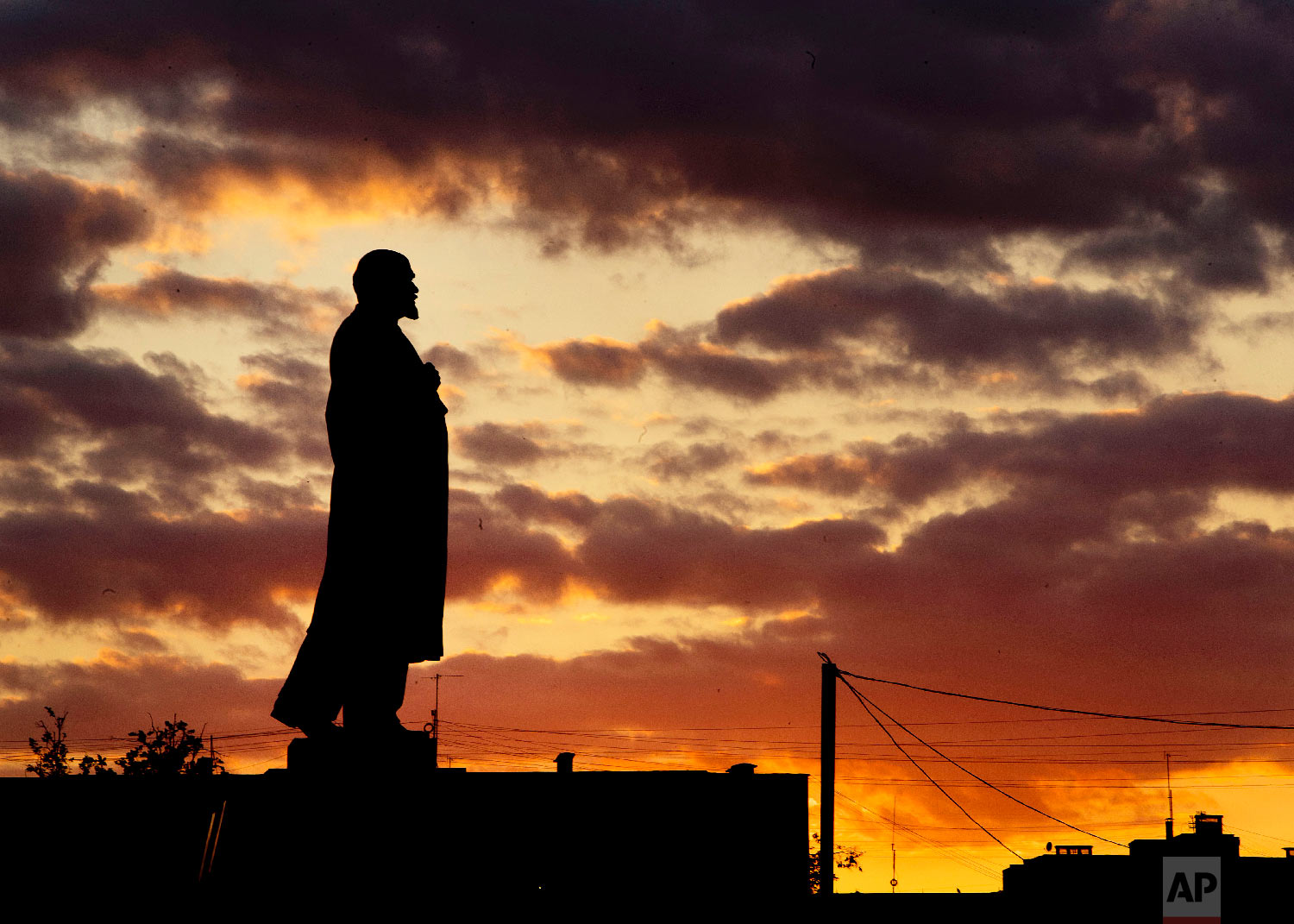  A Lenin statue stands on a column as the sun sets during the 2018 soccer World Cup in Podolsk near Moscow, Russia on June 21, 2018. (AP Photo/Michael Probst) 