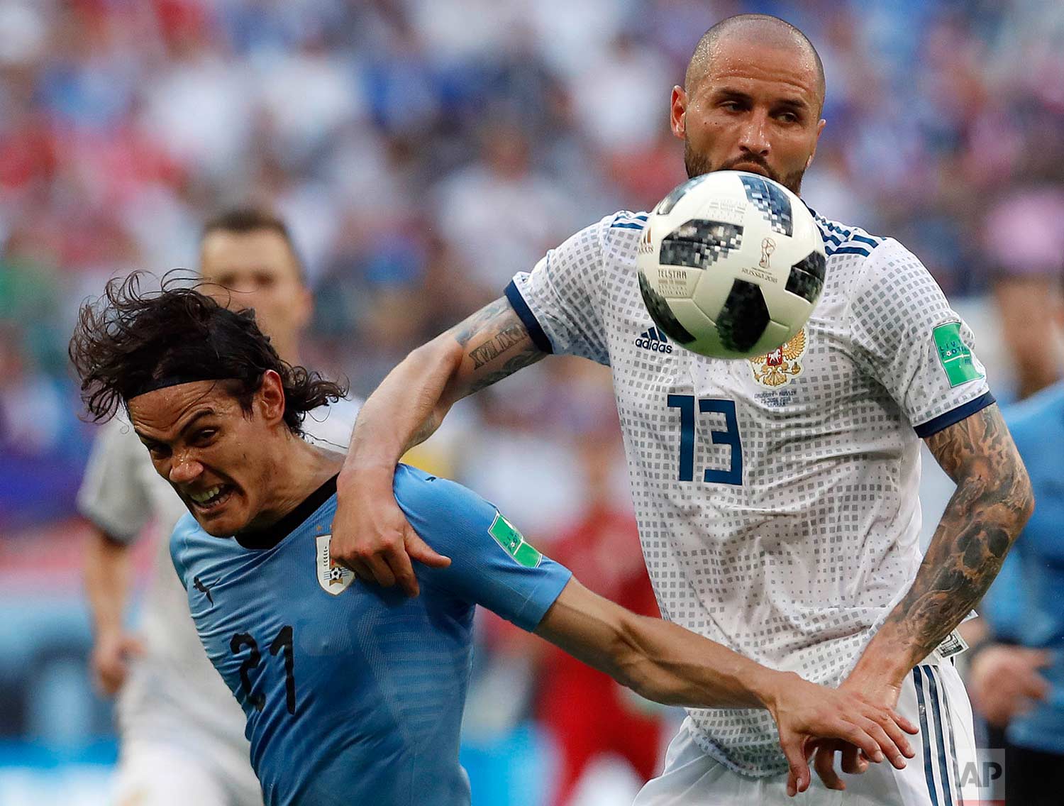  Uruguay's Edinson Cavani, left, and Russia's Fyodor Kudryashov challenge for the ball during the group A match between Uruguay and Russia at the 2018 soccer World Cup at the Samara Arena in Samara, Russia, Monday, June 25, 2018. (AP Photo/Hassan Amm