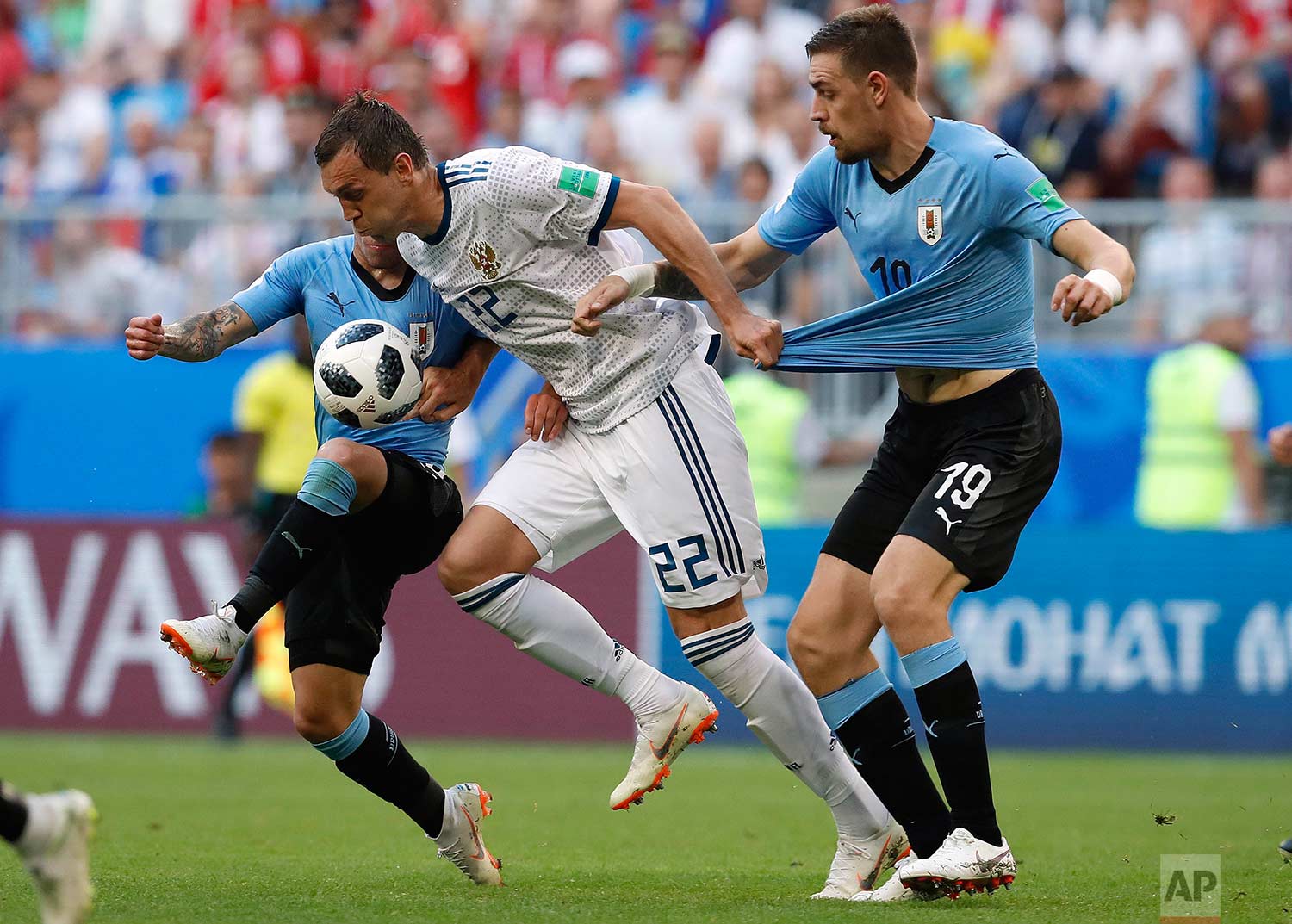 Uruguay's Lucas Torreira, from left, Russia's Artyom Dzyuba and Uruguay's Sebastian Coates challenge for the ball during the group A match between Uruguay and Russia at the 2018 soccer World Cup at the Samara Arena in Samara, Russia, Monday, June 25