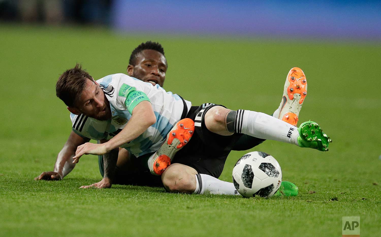  Argentina's Lionel Messi, foreground, and Nigeria's John Obi Mikel compete for the ball during the group D match between Argentina and Nigeria at the 2018 soccer World Cup in the St. Petersburg Stadium in St. Petersburg, Russia, Tuesday, June 26, 20
