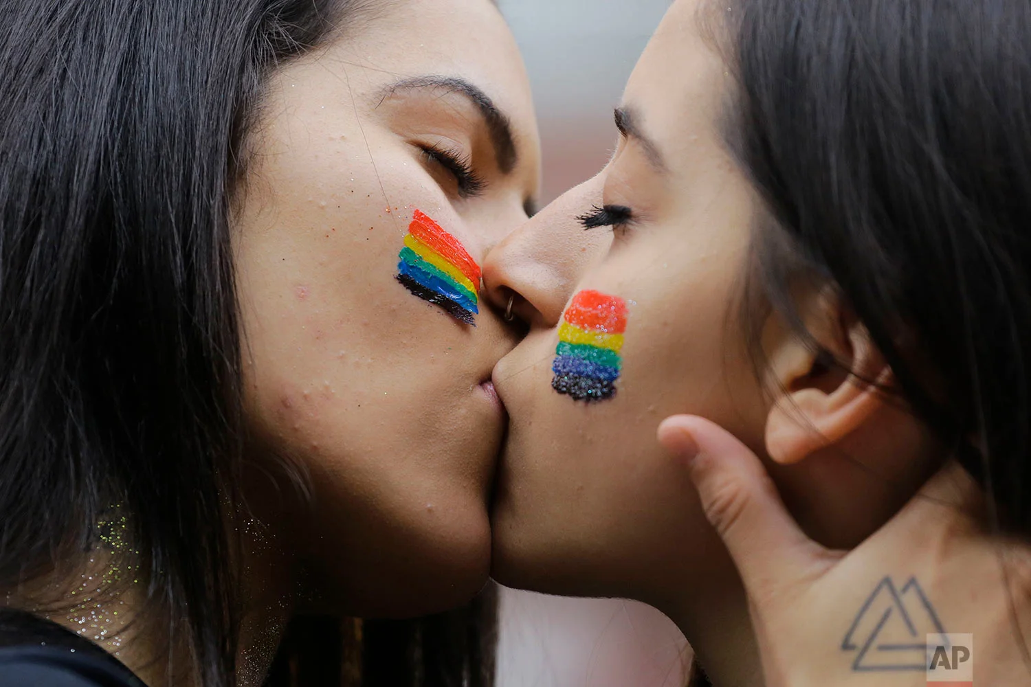 Revelers kiss during the annual gay pride parade in Sao Paulo, Brazil, June 3, 2018. (AP Photo/Nelson Antoine)