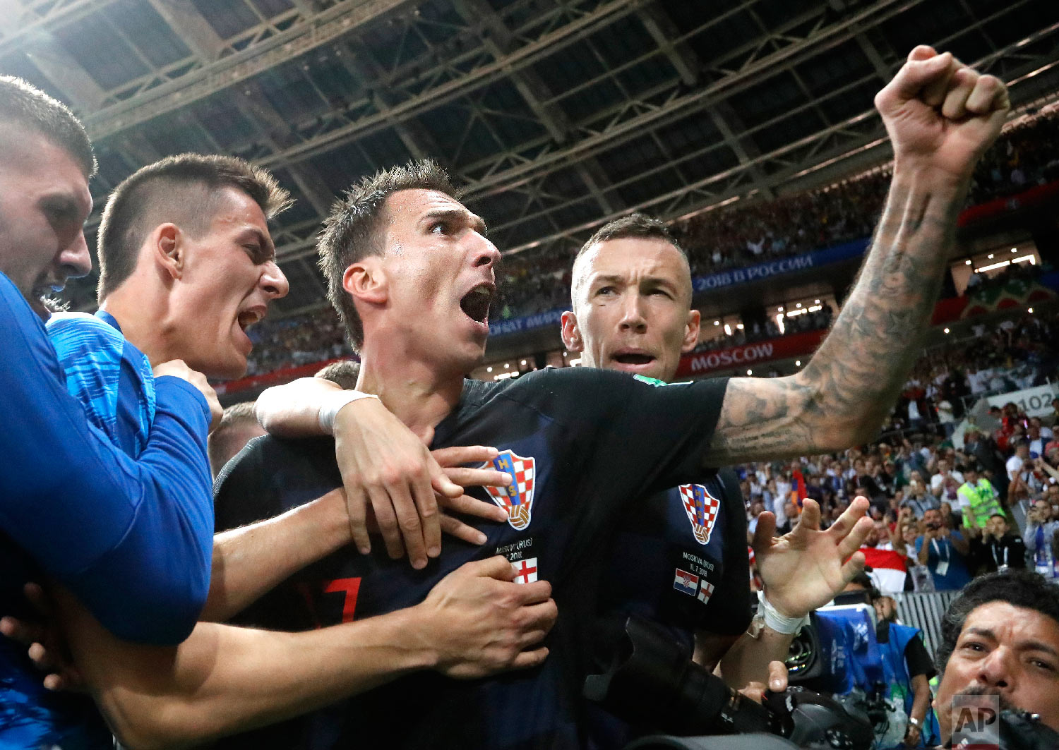  Croatia's Mario Mandzukic, center, celebrates after scoring his side's second goal during the semifinal match between Croatia and England at the 2018 soccer World Cup in the Luzhniki Stadium in Moscow, Russia, Wednesday, July 11, 2018. (AP Photo/Fra