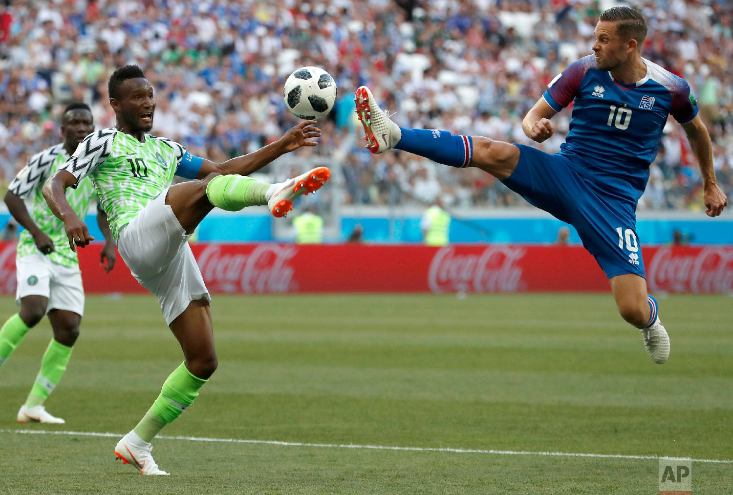  Nigeria's John Obi Mikel, left, and Iceland's Gylfi Sigurdsson compete for the ball during the group D match between Nigeria and Iceland at the 2018 soccer World Cup in the Volgograd Arena in Volgograd, Russia on June 22, 2018. (AP Photo/Darko Vojin