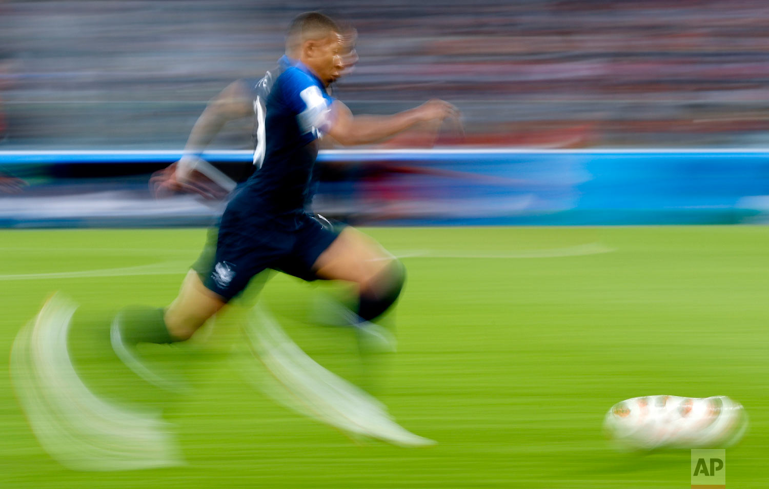  France's Kylian Mbappe runs with the ball during the semifinal match between France and Belgium at the 2018 soccer World Cup in the St. Petersburg Stadium, in St. Petersburg, Russia on July 10, 2018. (AP Photo/Petr David Josek) 