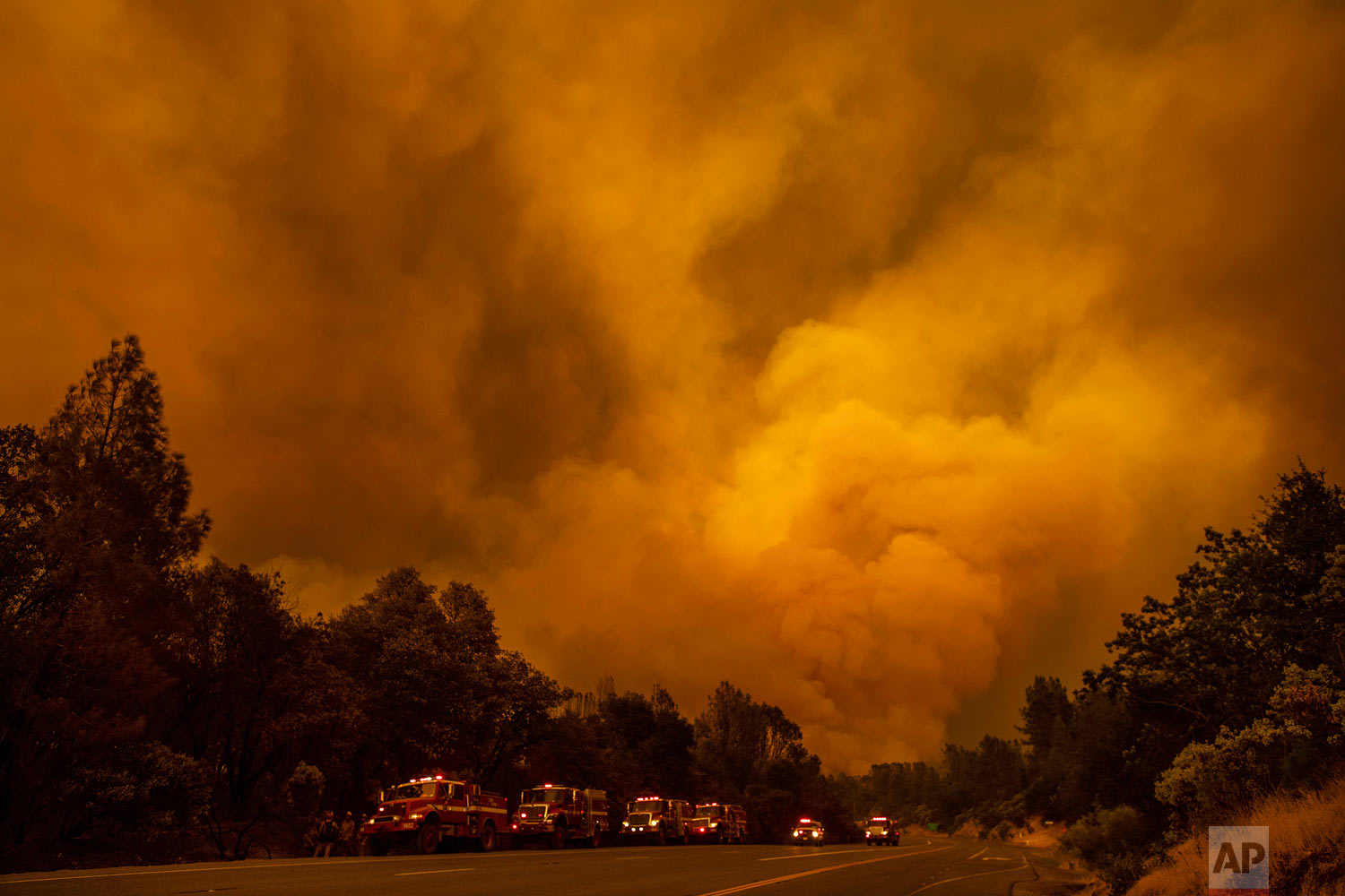  The Carr Fire burns along Highway 299 in Shasta, Calif., on Thursday, July 26, 2018. (AP Photo/Noah Berger) 