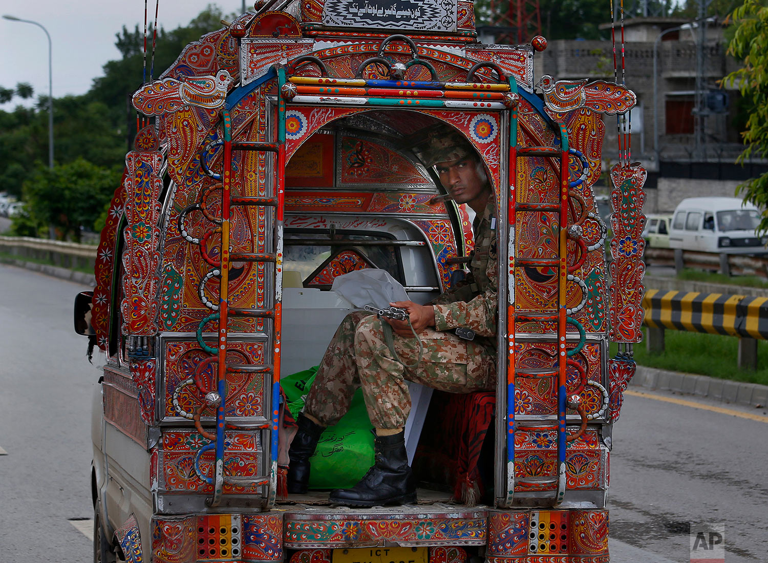  A Pakistani soldier guards to polling material transported to polling stations, in Rawalpindi, Pakistan, Tuesday, July 24, 2018. (AP Photo/Anjum Naveed) 