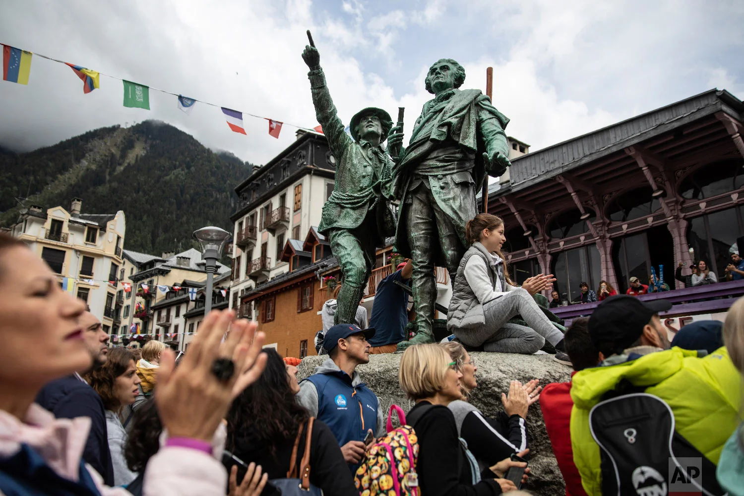 Supporters wait for the arrival of Xavier Thevenard, the winner of the 170km Ultra-Trail Mont-Blanc (UTMB), in the center of Chamonix, French Alps, Sept 1, 2018. (AP Photo/Laurent Cipriani)