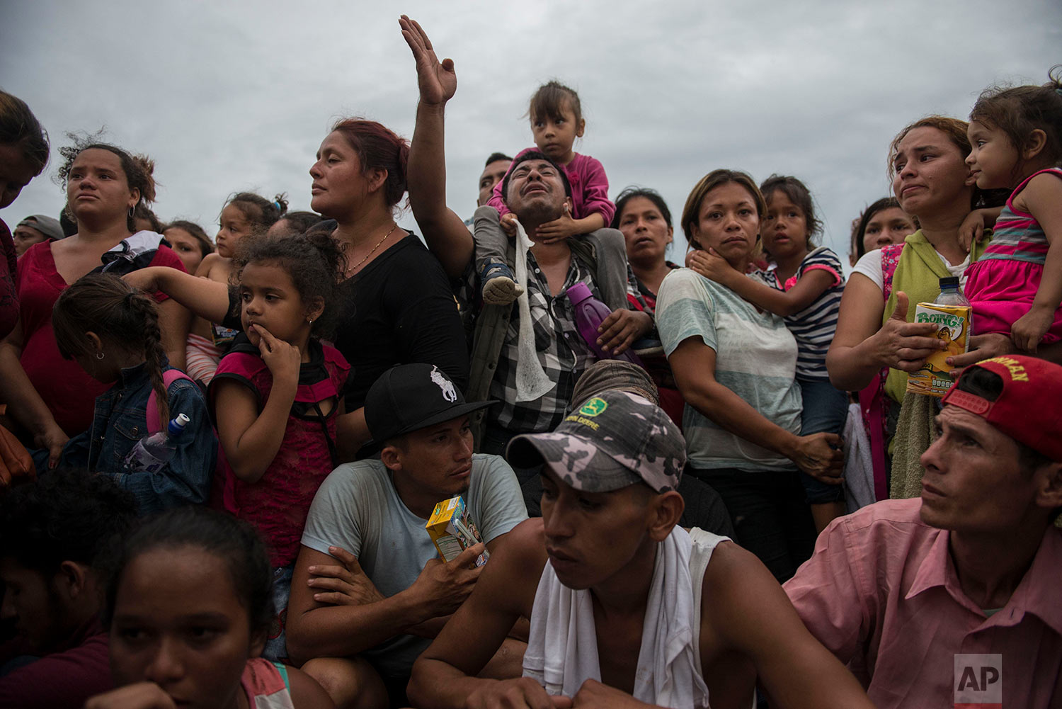  Migrants bound for the U.S.-Mexico border wait on a bridge that stretches over the Suchiate River, connecting Guatemala and Mexico, in Tecun Uman, Guatemala, Friday, Oct. 19, 2018.  (AP Photo/Oliver de Ros) 