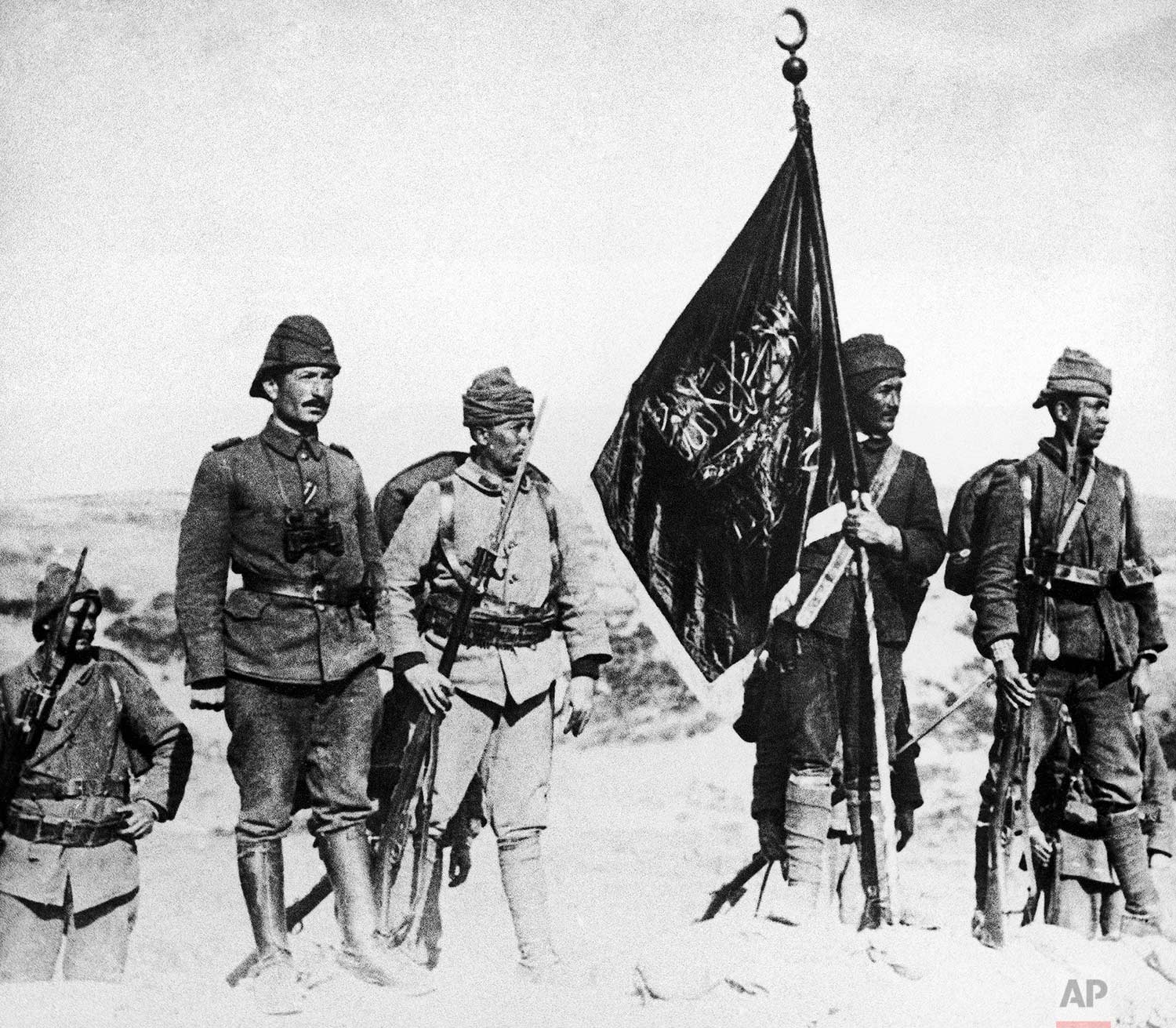  In this 1915 photo, Turkish soldiers raise their flag at Kanli Sirt, Gallipoli, Turkey during World War One. (AP Photo) 