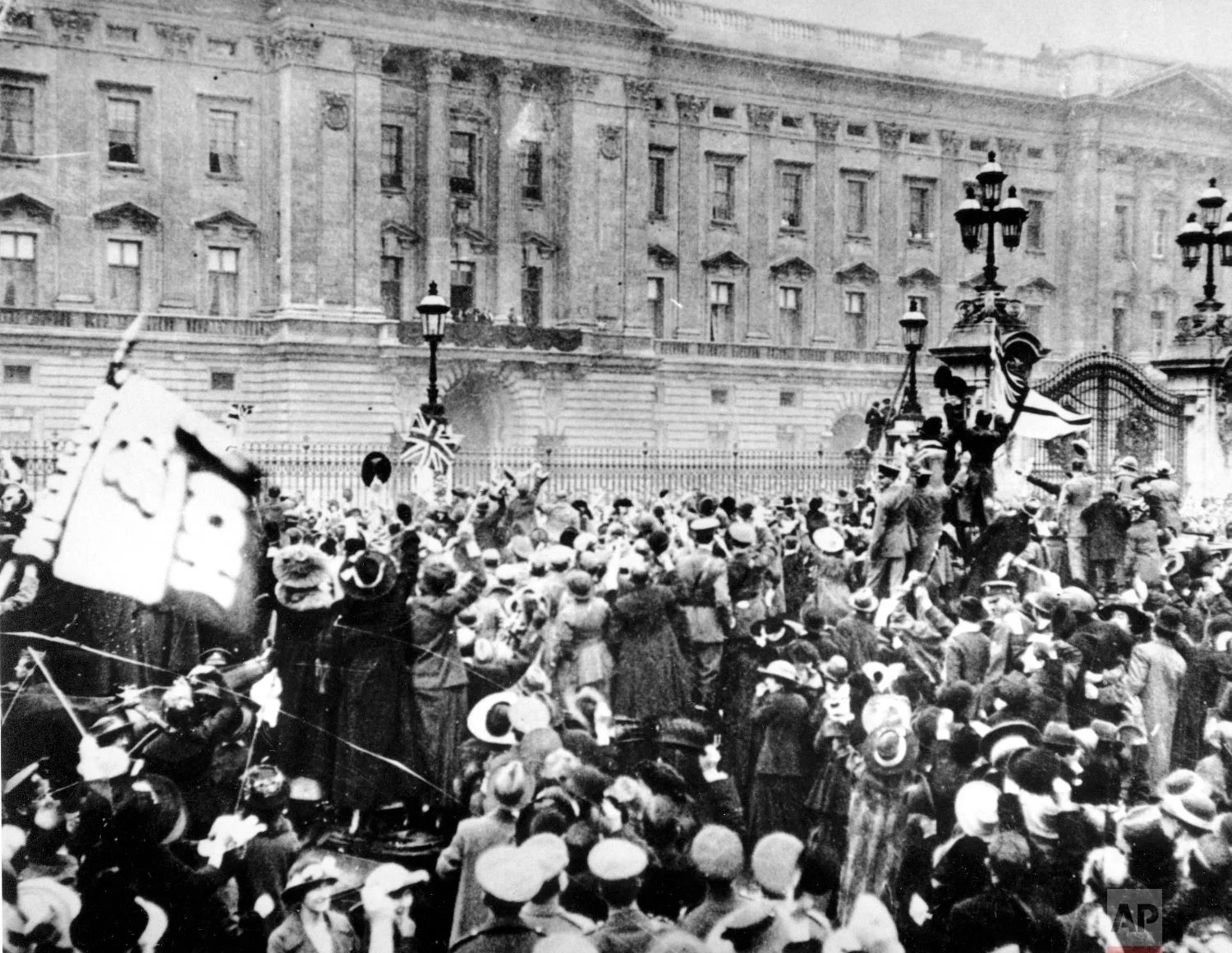A group of people gather in London to celebrate the signing of the armistice on Nov. 11, 1918 (AP Photo)